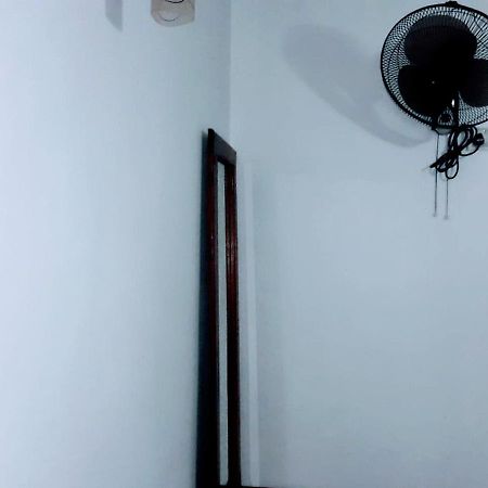 Black And White Kandy Guest House 02 Deiyannewela Luaran gambar