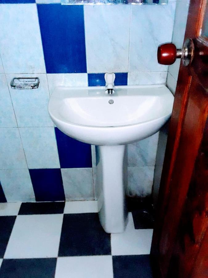 Black And White Kandy Guest House 02 Deiyannewela Luaran gambar
