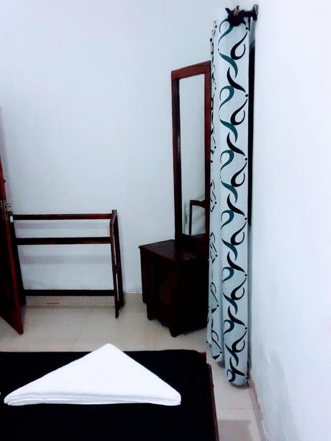 Black And White Kandy Guest House 02 Deiyannewela Luaran gambar