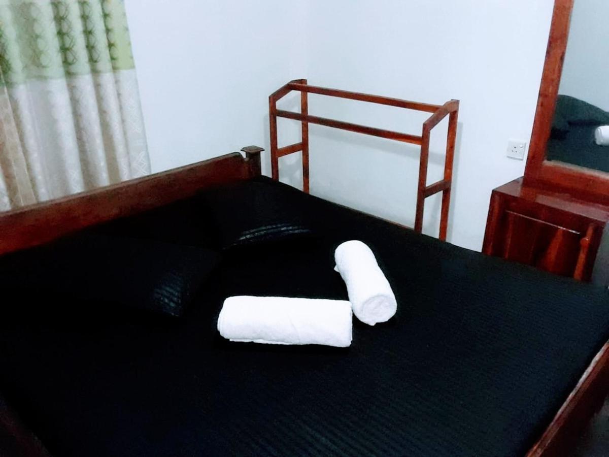 Black And White Kandy Guest House 02 Deiyannewela Luaran gambar