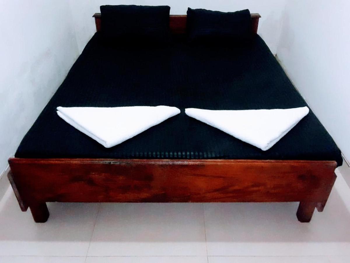 Black And White Kandy Guest House 02 Deiyannewela Luaran gambar