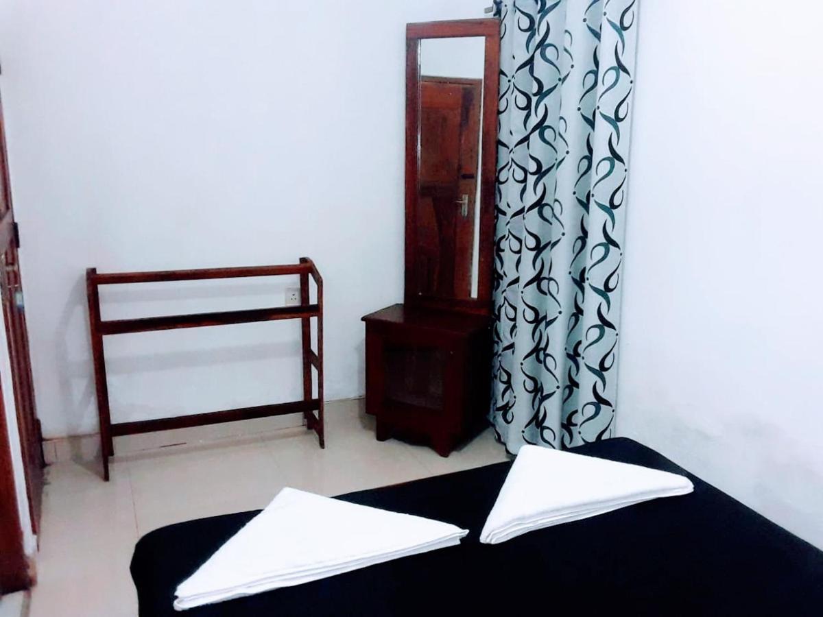 Black And White Kandy Guest House 02 Deiyannewela Luaran gambar