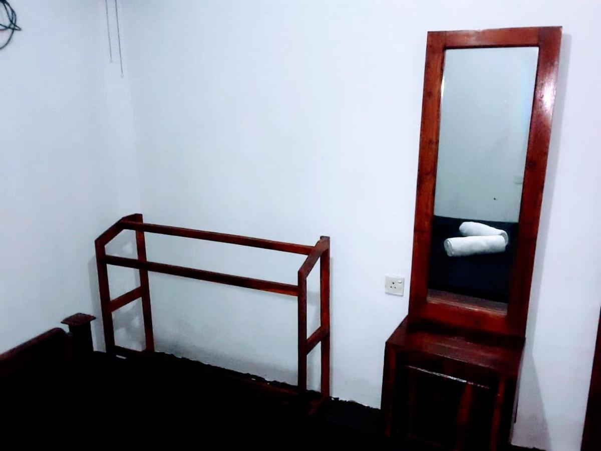 Black And White Kandy Guest House 02 Deiyannewela Luaran gambar