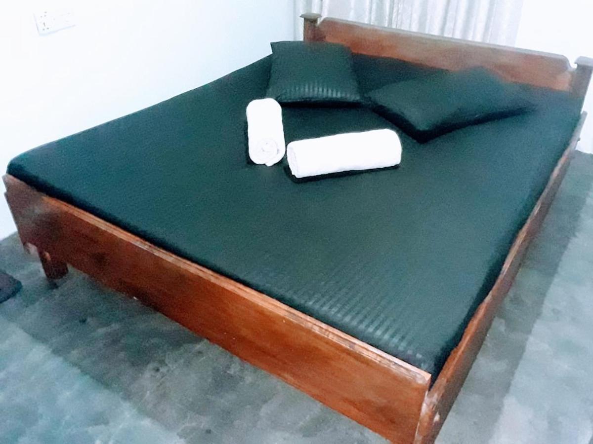 Black And White Kandy Guest House 02 Deiyannewela Luaran gambar